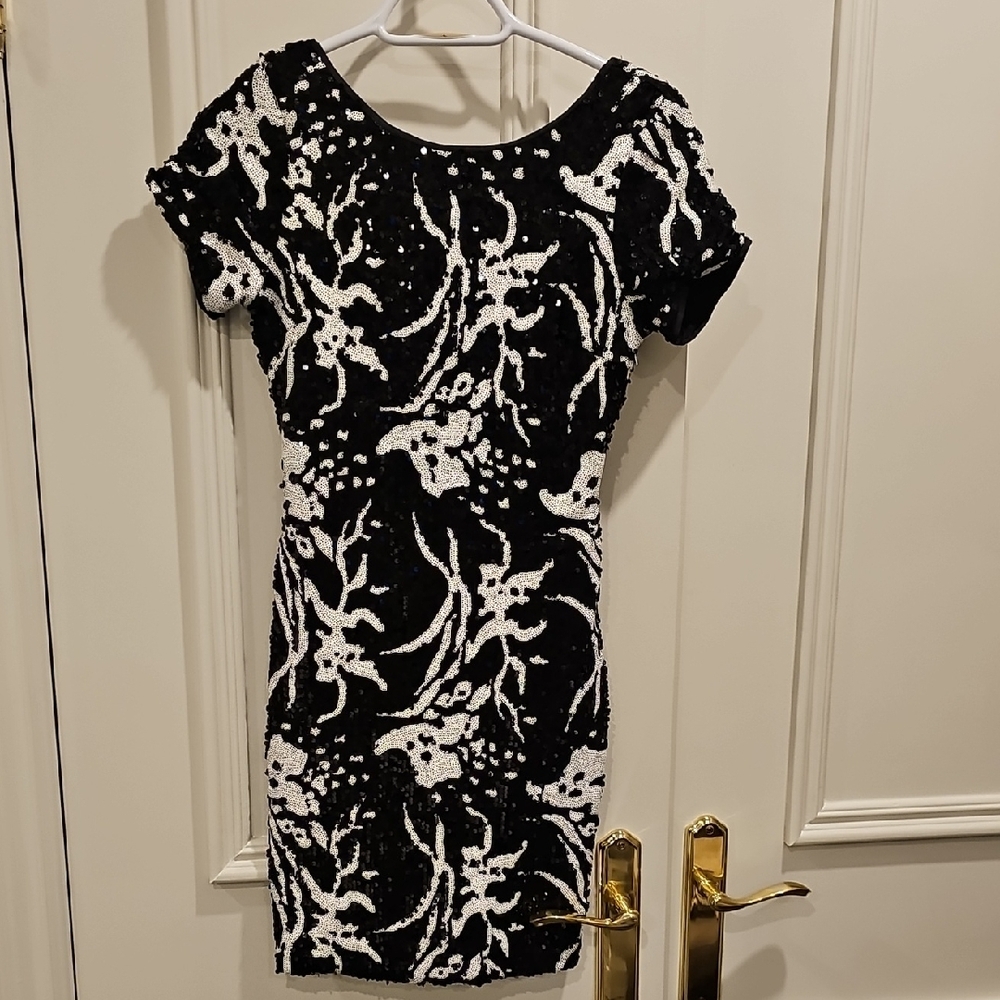Chic Black And White Sequence Mini Dress